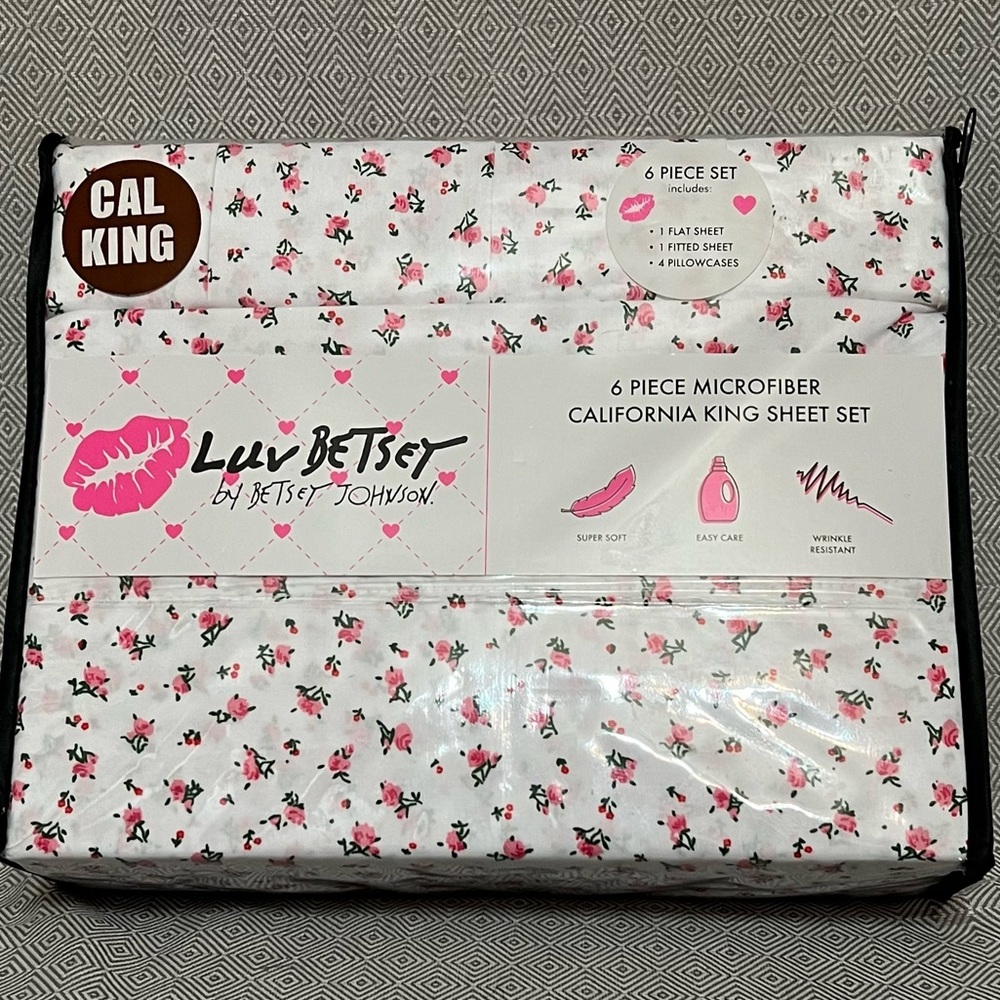NWOT Betsy Johnson Cal King Sheet Set